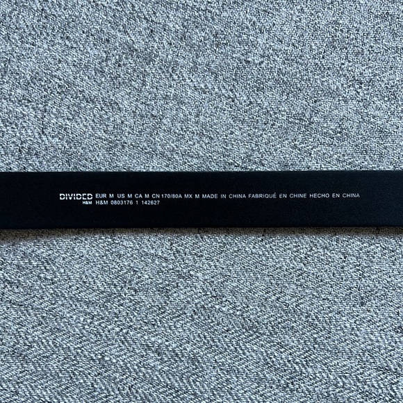 Black faux leather belt silver detail - Picture 2 of 3